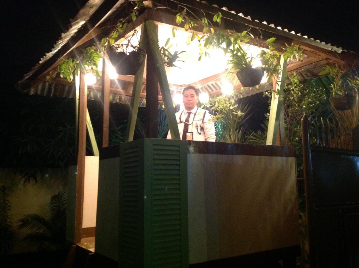 Danel Pensionne House タクロバン エクステリア 写真