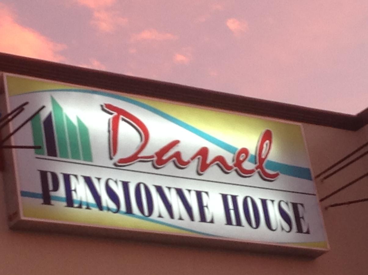 Danel Pensionne House タクロバン エクステリア 写真