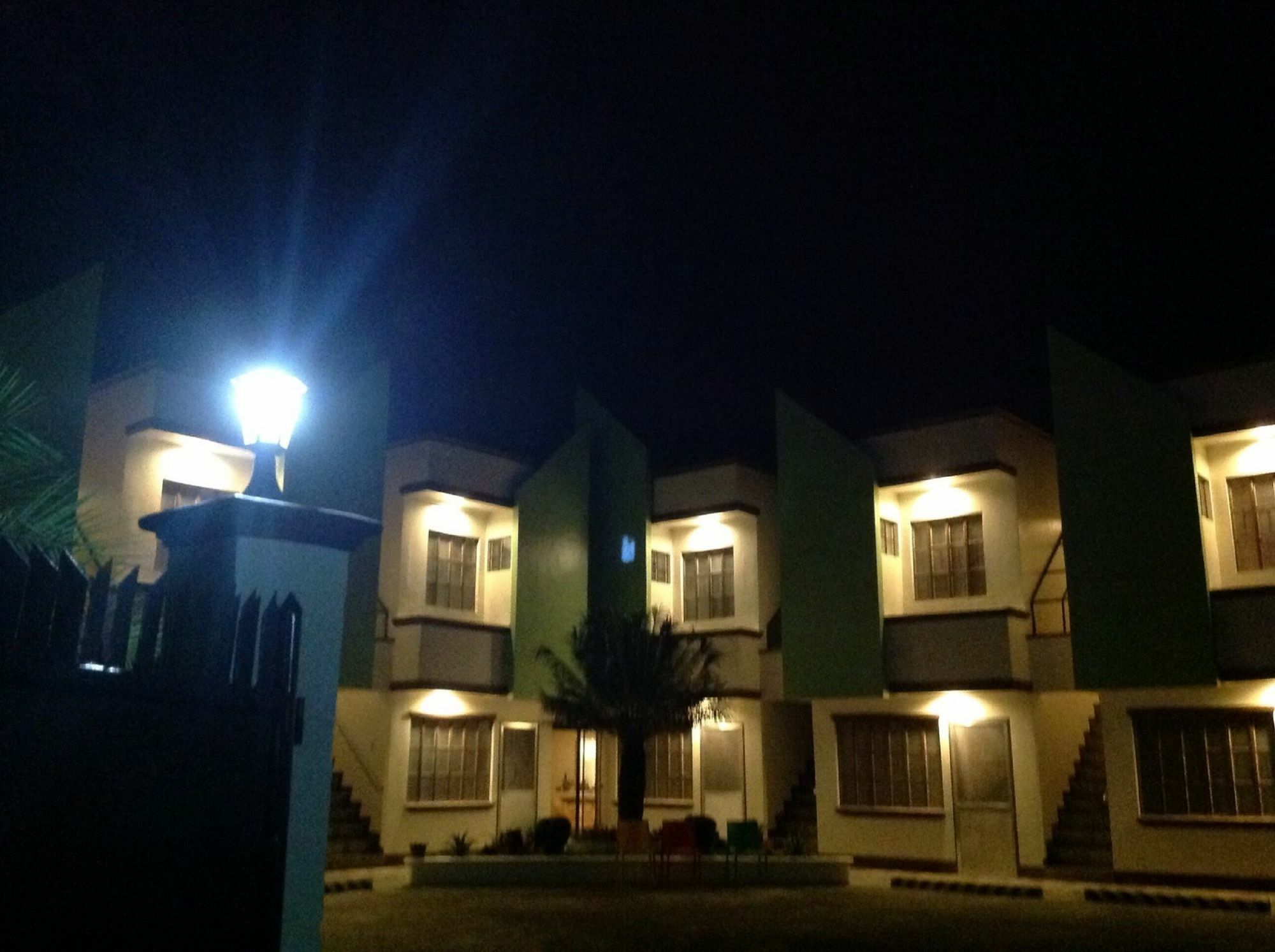 Danel Pensionne House タクロバン エクステリア 写真
